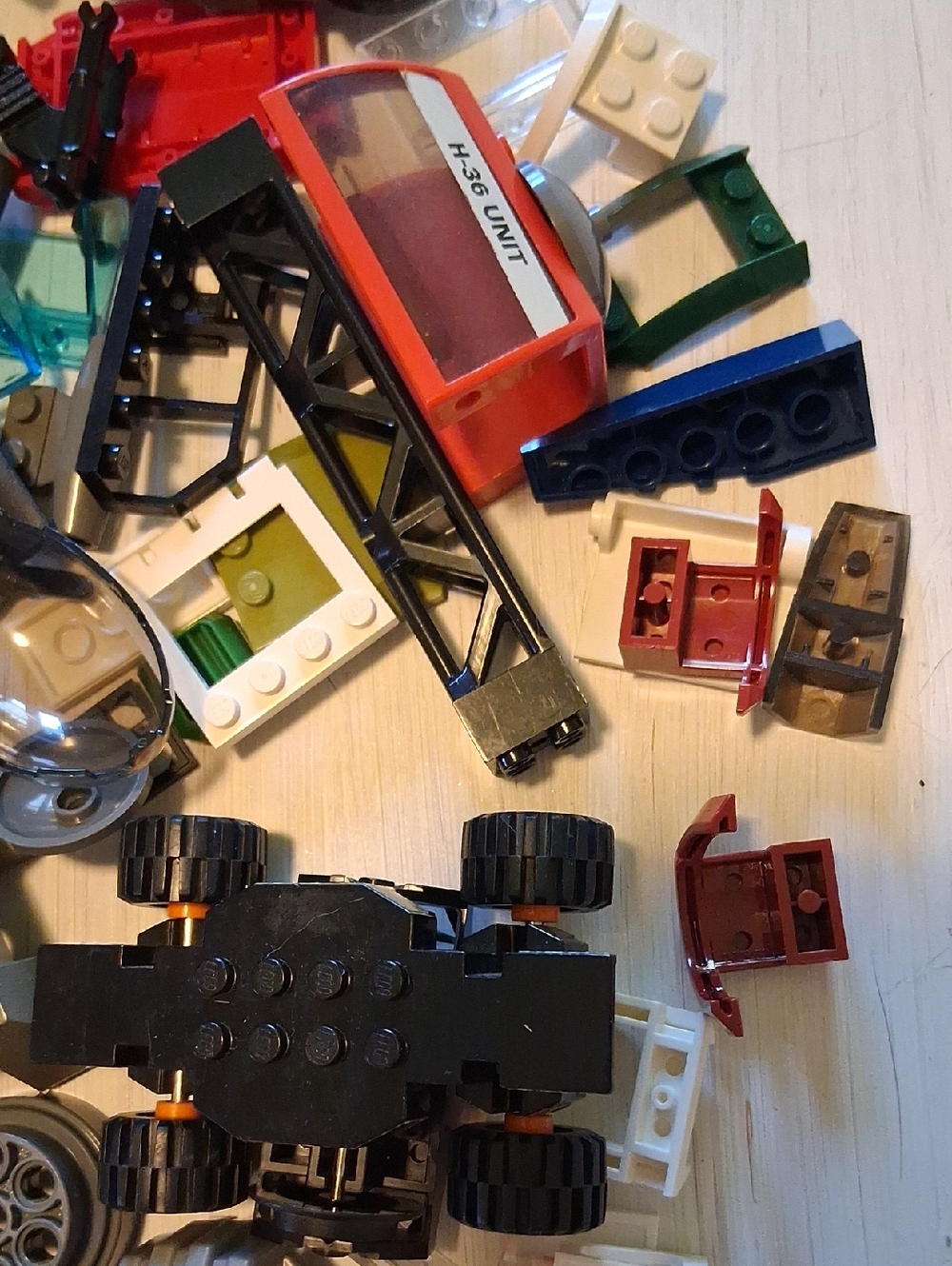 MISC LEGO PARTS - Picture 5 of 7